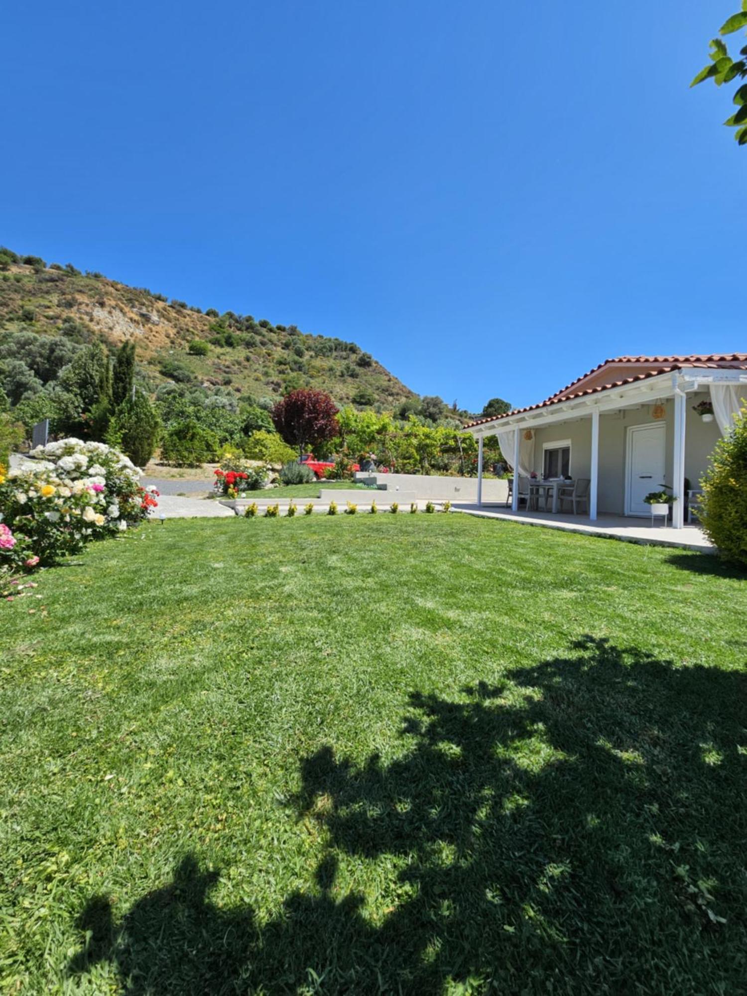 Ornament: Infinite Nature Villa Dhafnes Екстер'єр фото
