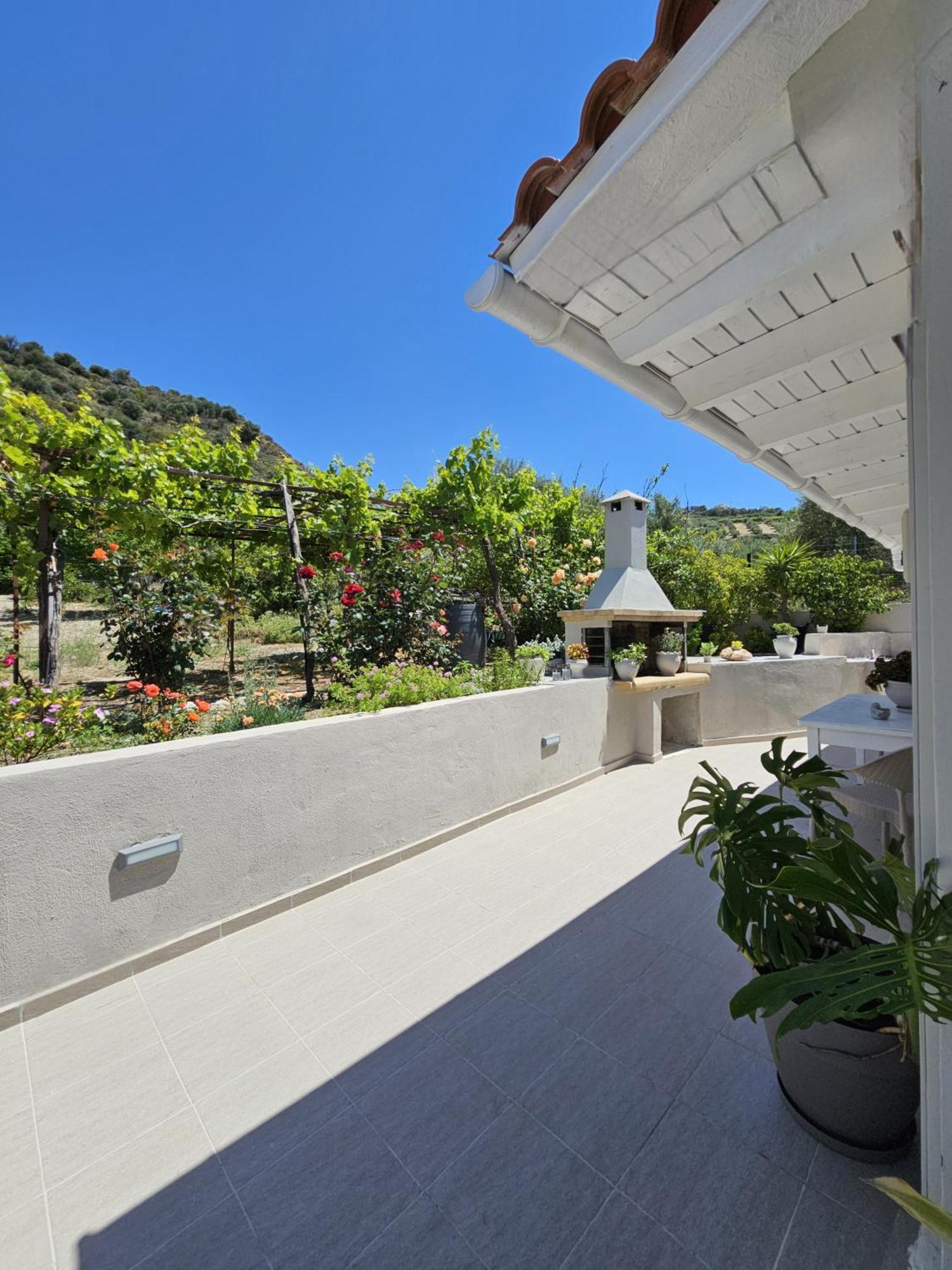 Ornament: Infinite Nature Villa Dhafnes Екстер'єр фото